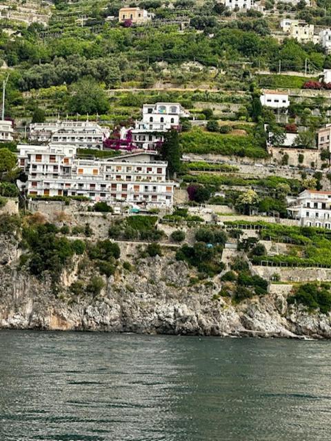 Appartamento Di Raphael Con Discesa Privata Al Mare Amalfi Exteriér fotografie